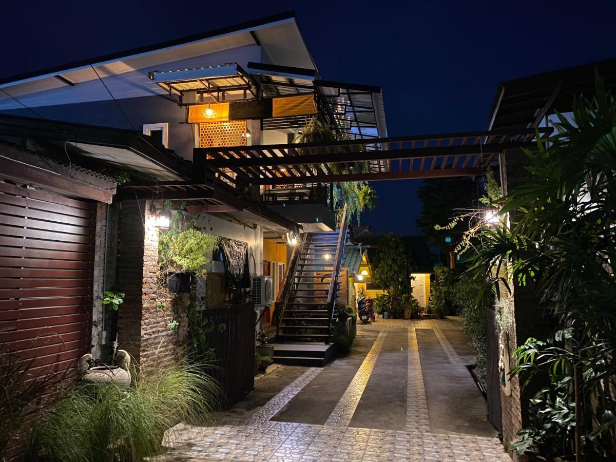 The One House Hotel Nan Luaran gambar