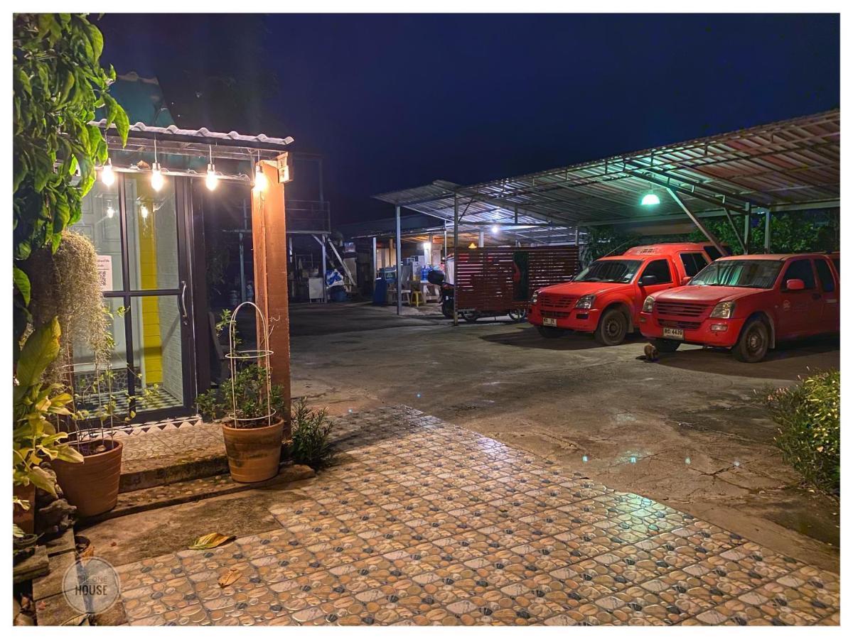The One House Hotel Nan Luaran gambar