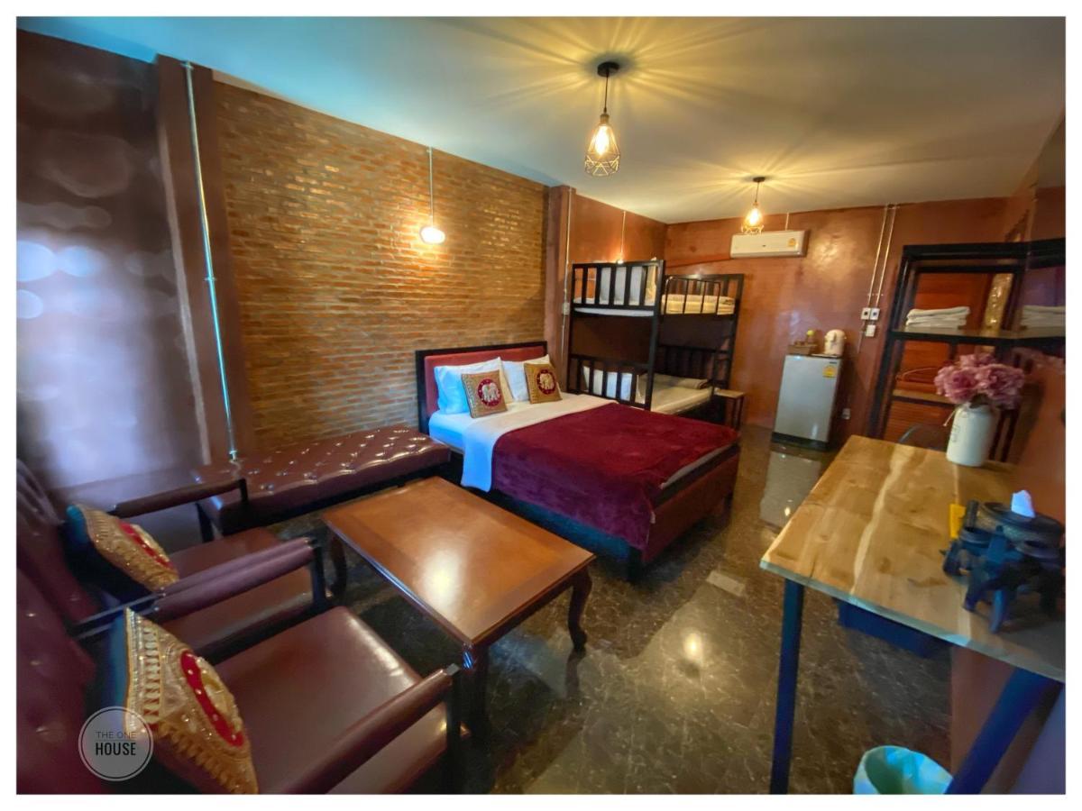 The One House Hotel Nan Luaran gambar