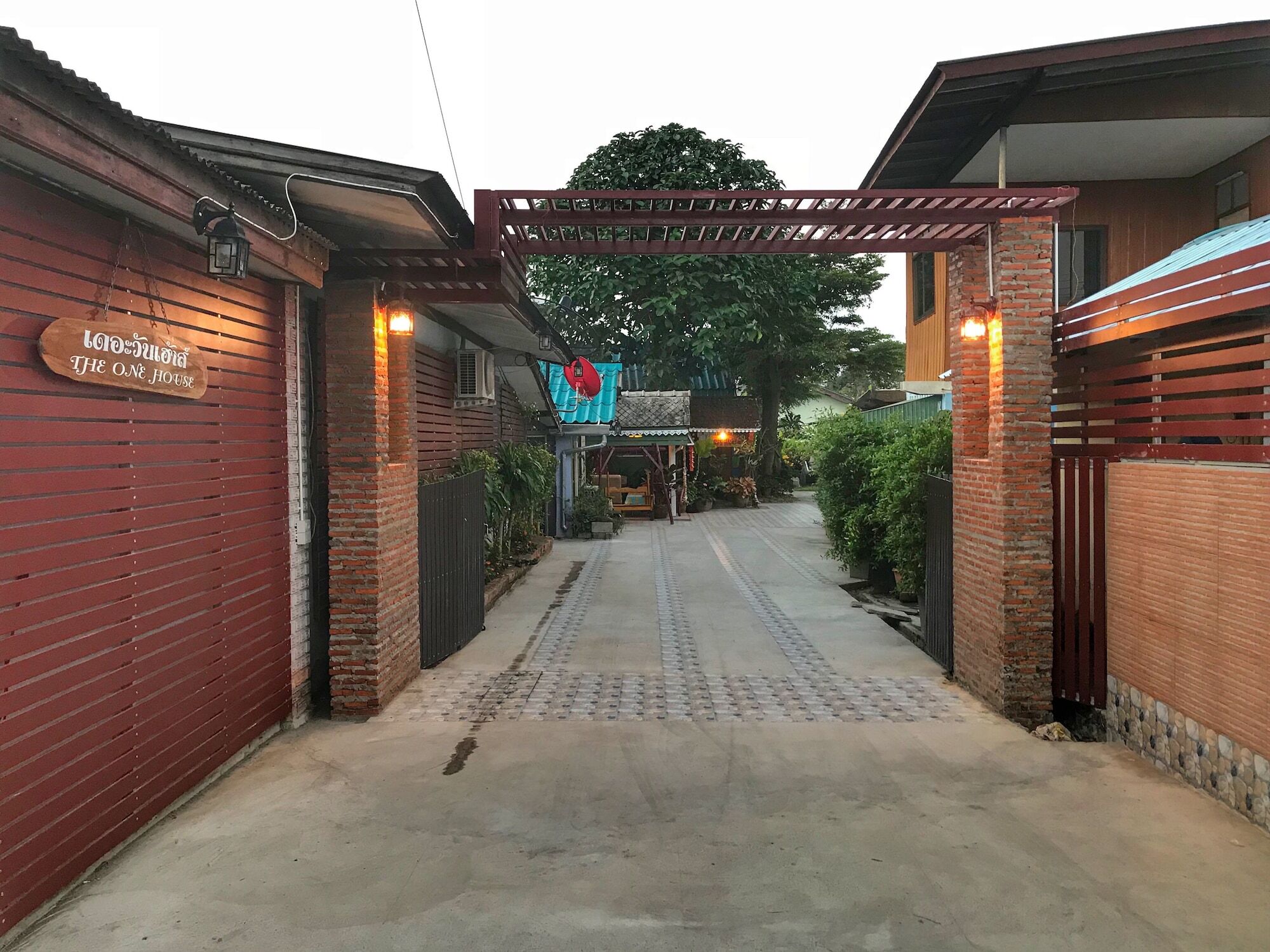 The One House Hotel Nan Luaran gambar
